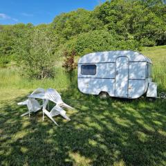 Camping La Fôret du Morvan Vintage caravan