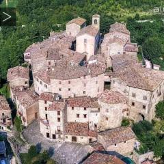 Casa in Borgo Medievale in Toscana