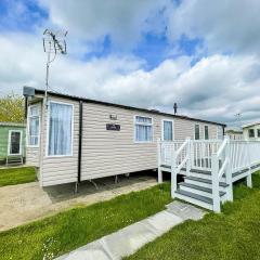 Beautiful Caravan With Decking And Free Wifi At Highfield Grange Ref 26740wr