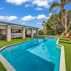 Modern Lux Pool Home Upscale, Spacious and Comfy