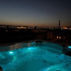 Spacious apartment with shared jacuzzi/private terrace