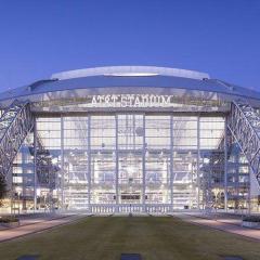 Walk to the Cowboys Game! Luxury Apt sleeps 4!