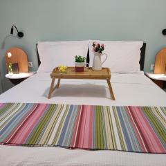 Estia Thessaloniki Apartment, cozy, spacious, sunny, 2 rooms-5 beds