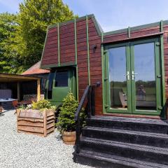 The Shire Luxury Converted Horse Lorry with private hot tub Cyfie Farm