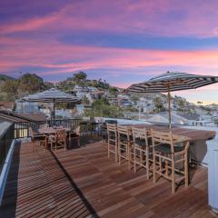 Newly Built Modern Home w Ocean View Rooftop Deck