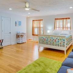 Gulf Breeze Vacation Rental for 2 with Pool Access!