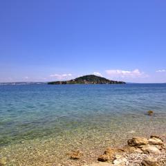 Beachfront Summer Oasis Preko