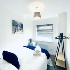 HU-Thirteen Loft Duplex Studio- Sleeps 2