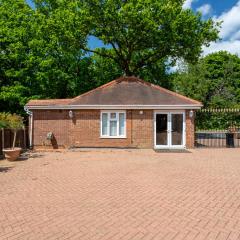 Entire Large Detached Bungalow The Star of Hatfield