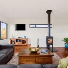 Luxury Retreat at Pristine Surf Beach with wood fireplace