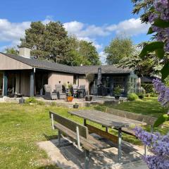 Lovely Holiday Home Close To The Beach And Nature