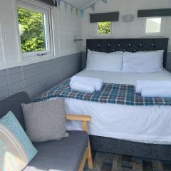 Estuary View - Cosy Shepherds Hut