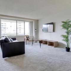 Spectacular 2/2 Apt @Crystal City With Gym