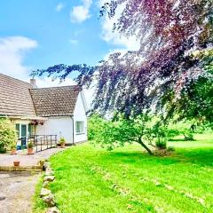 THREE BEDROOM Rural, relaxing and peaceful,DOGS welcome!
