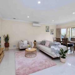 4 bedrooms house walking to shopping town#20A