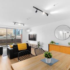 2-Bedroom Apartment in Paris End of Melbourne CBD