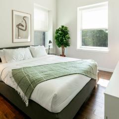 Kislak 503 Luxurious 2BR Retreat Above the City