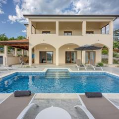 Holiday House Aida with Private Pool