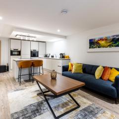 RÌGH Properties - Luxury West End Artisan Apartment