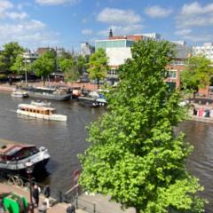 Petite city center loft on Amstel river