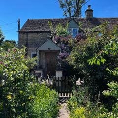 Characterful, Cosy Cotswold Cottage, Folly Cottage