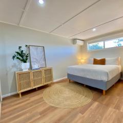 Walk to beach - 3bed House - Pet & kid friendly