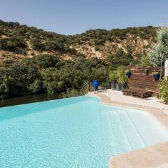 Casa con vistas increíbles, piscina Infinity y jardín con rincones preciosos