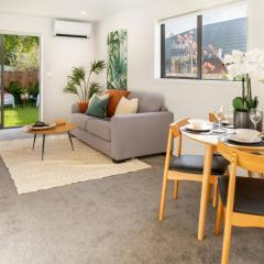 2 bed Escape, Heart of Riccarton w/carpark