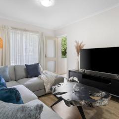 Hidden Gem of CBD - 3BR Apt-Free Parking-WiFi