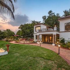 SaffronStays RiverFront Manor, 5-BDR pool villa by Pej River