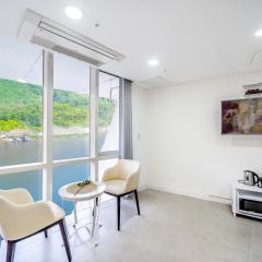 Crest72 Hotel