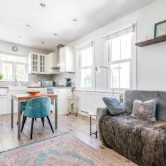 Chic and Cheerful Flat in Willesden Green