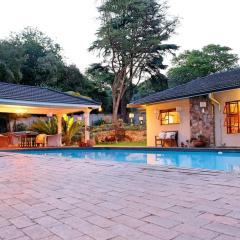 2 bedroom cottage with Sandton skyline vista