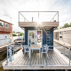 Tolles Tiny-Hausboot GÜNTER mit Dachterrasse