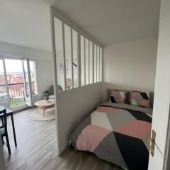 Lumineux studio avec balcon / Cosy flat with balcony