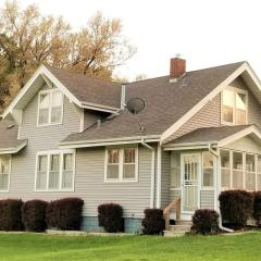 Home near Zoo/College World Series/Downtown