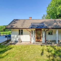 Nice Home In Gråbo With Jacuzzi