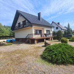 Ferienhaus am Waldrand in der Nähe eines Badesees