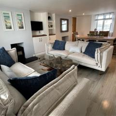 The Little Seahorse - Newly Renovated Cottage 5mins Walk The Beach with Hot Tub