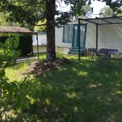 Mobil-home + jardin au Camping du lac