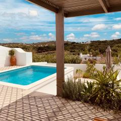 Casa na Colina : The Cottage and The Long House