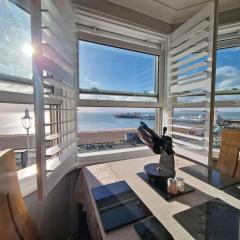 Direct Sea Views Seafront Location & Free Parking