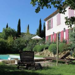 Bastide récente, jardin et piscine Aix-en-Provence