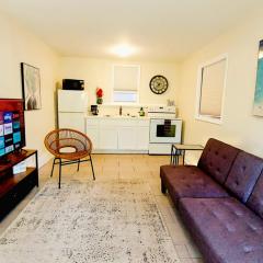 Boho Bungalow - Cool Garage Apartment Near DTSP