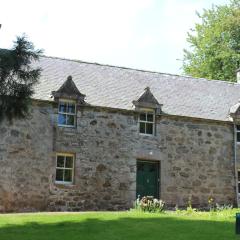 South Mains Cottage - Craigievar Castle
