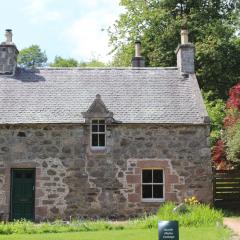 North Mains Cottage - Craigievar Castle