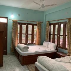 Sauraha Guest House