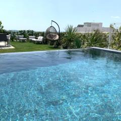 Luxury apartment Enjoyer - PRIVATE POOL with a large garden and private garage