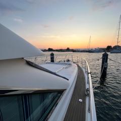 Navi Yacht à Sète, 2 à 8 couchages, privatif