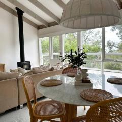 Seaview Treehouse - three minute walk to the beach